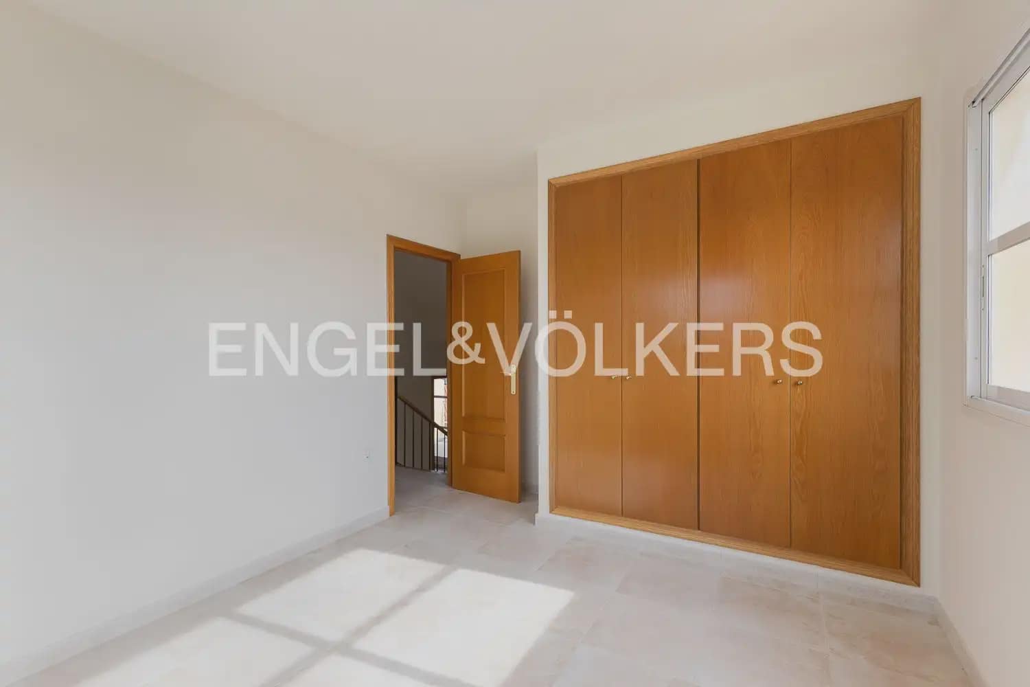 4 Zimmer Villa zu vermieten in Riba-roja de Turia mit Pool Garage - 3.500 € (Ref: 10118496)