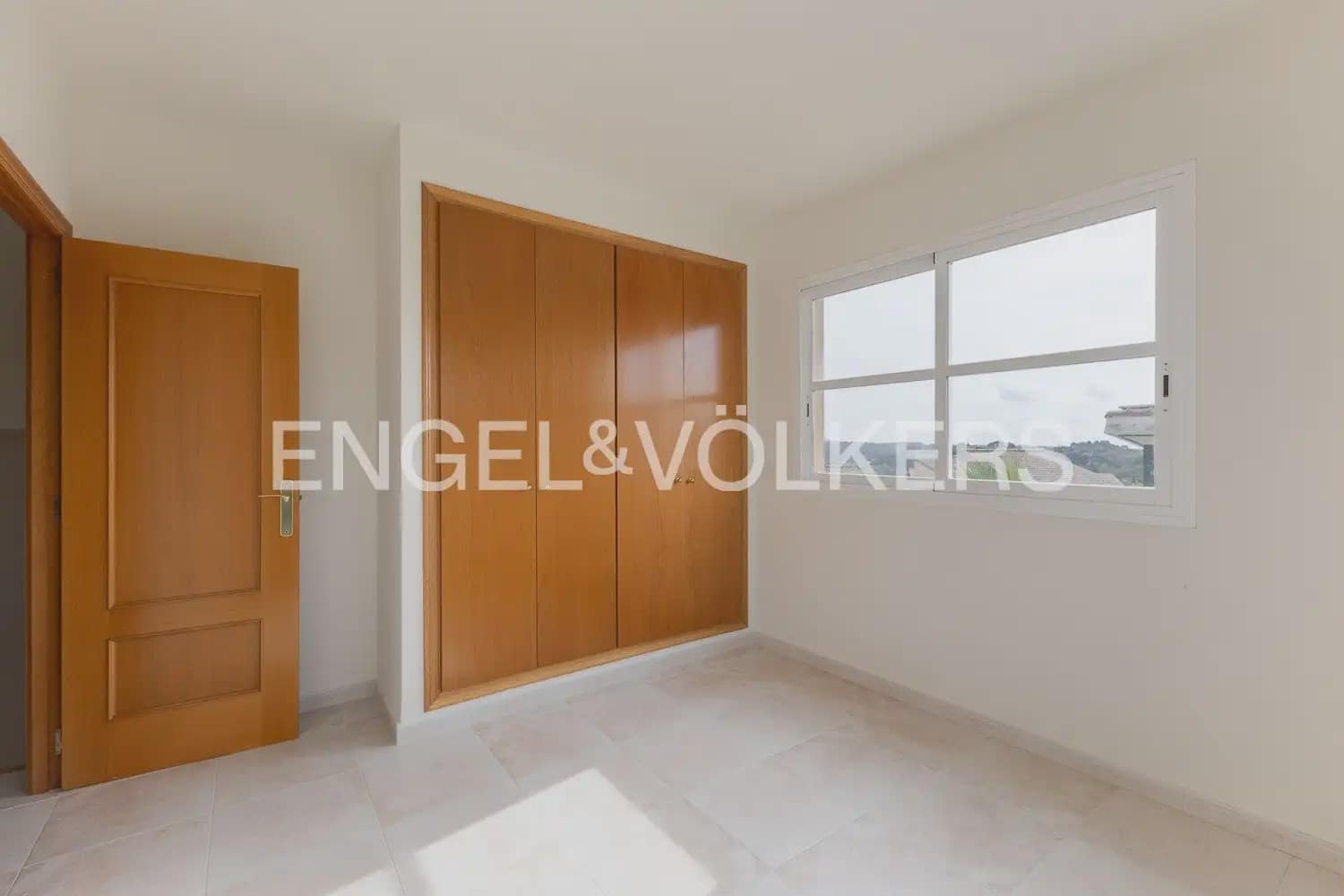 4 Zimmer Villa zu vermieten in Riba-roja de Turia mit Pool Garage - 3.500 € (Ref: 10118496)