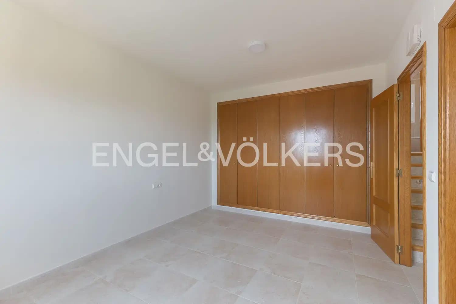 4 Zimmer Villa zu vermieten in Riba-roja de Turia mit Pool Garage - 3.500 € (Ref: 10118496)
