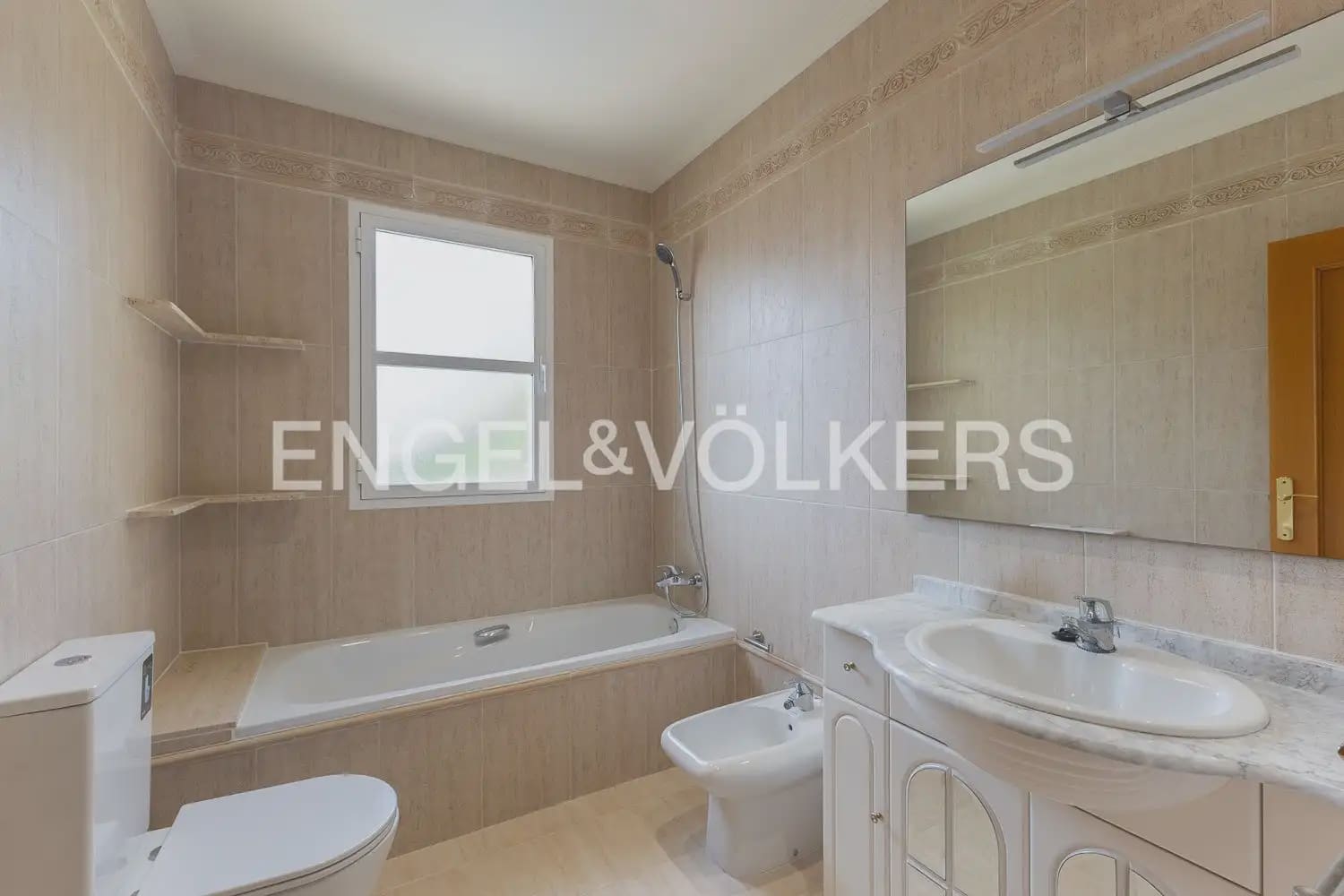4 Zimmer Villa zu vermieten in Riba-roja de Turia mit Pool Garage - 3.500 € (Ref: 10118496)