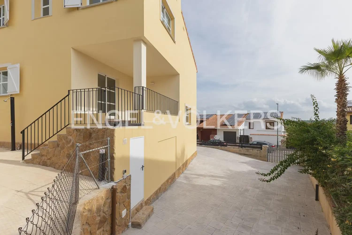 4 Zimmer Villa zu vermieten in Riba-roja de Turia mit Pool Garage - 3.500 € (Ref: 10118496)
