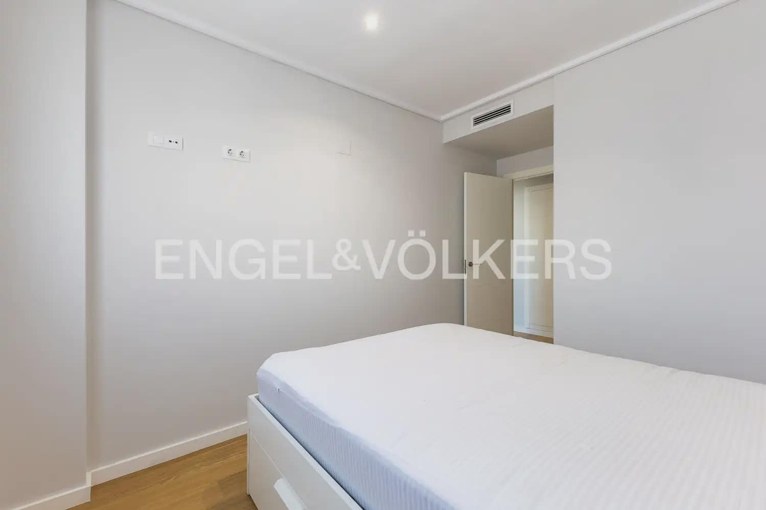 2 quarto Apartamento para arrendar em Valencia cidade com piscina - 2 000 € (Ref: 10120269)