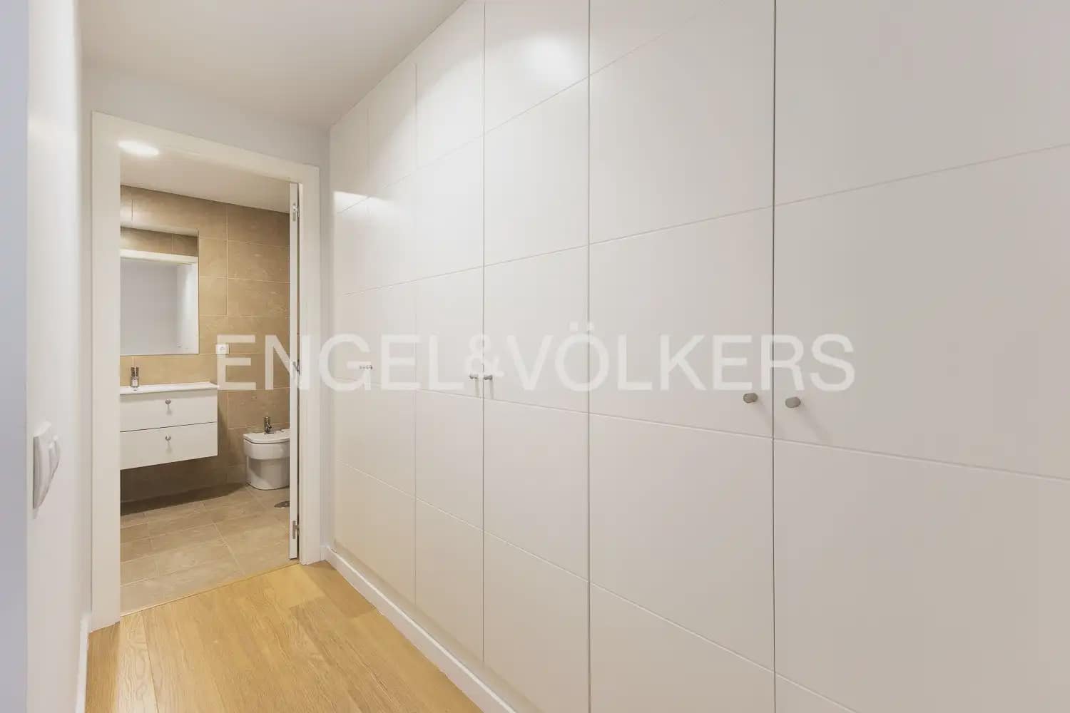 2 quarto Apartamento para arrendar em Valencia cidade com piscina - 2 000 € (Ref: 10120269)