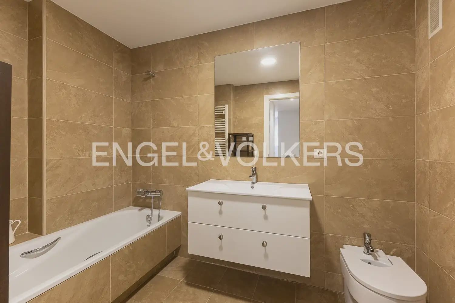 2 quarto Apartamento para arrendar em Valencia cidade com piscina - 2 000 € (Ref: 10120269)