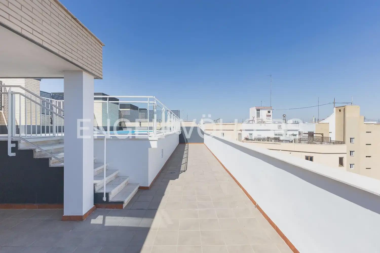 2 quarto Apartamento para arrendar em Valencia cidade com piscina - 2 000 € (Ref: 10120269)