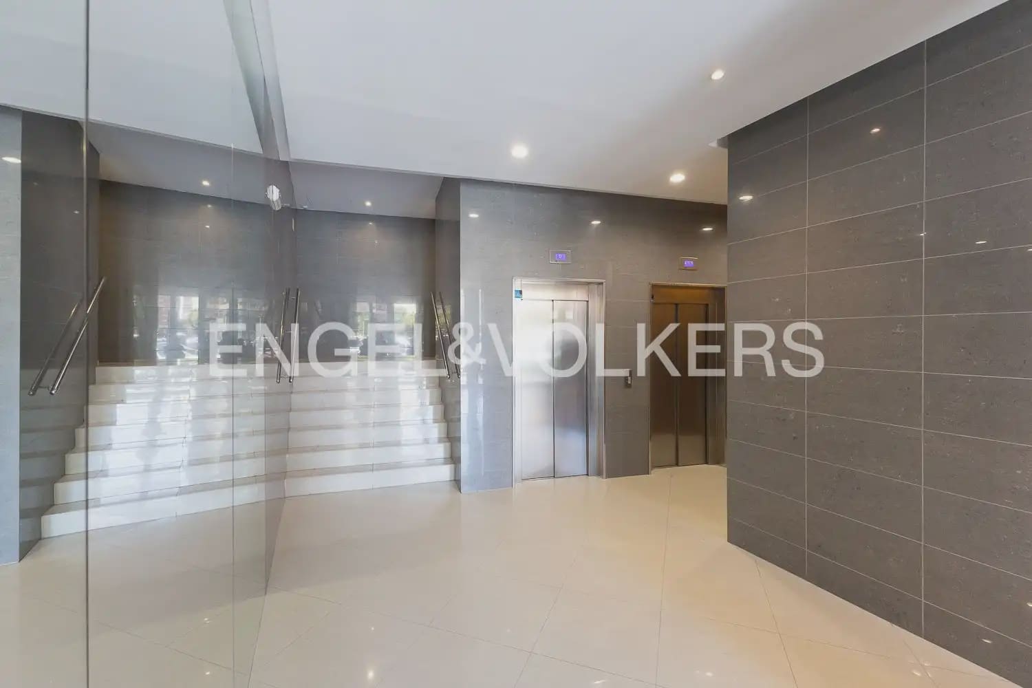 2 quarto Apartamento para arrendar em Valencia cidade com piscina - 2 000 € (Ref: 10120269)