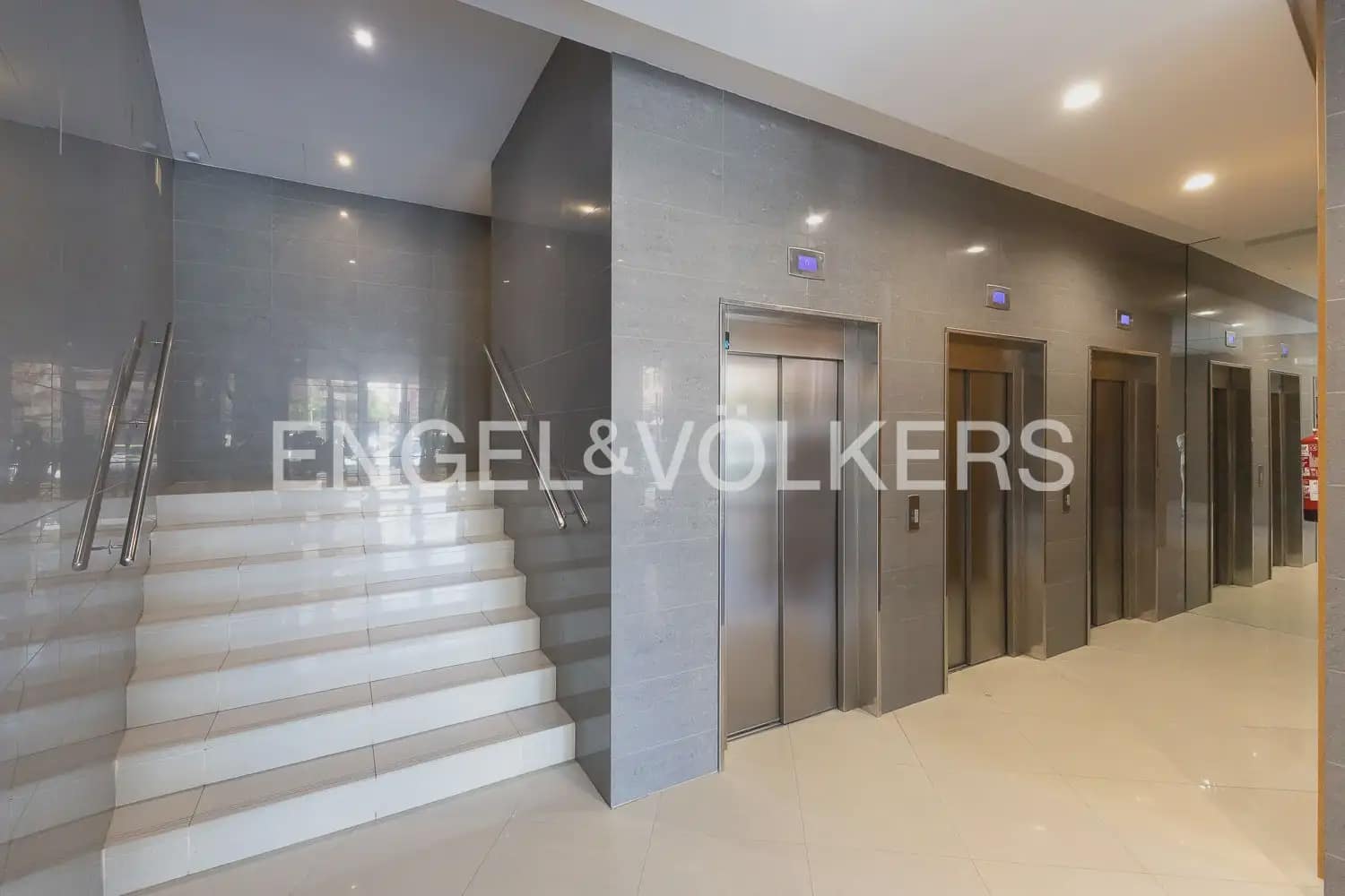 2 quarto Apartamento para arrendar em Valencia cidade com piscina - 2 000 € (Ref: 10120269)