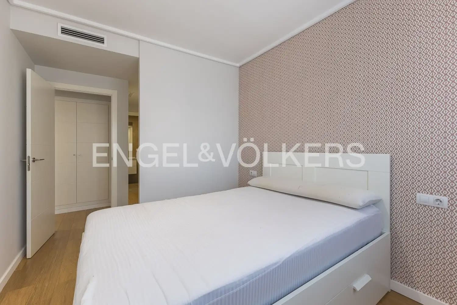 2 quarto Apartamento para arrendar em Valencia cidade com piscina - 2 000 € (Ref: 10120269)