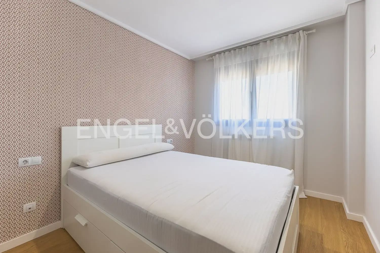 2 quarto Apartamento para arrendar em Valencia cidade com piscina - 2 000 € (Ref: 10120269)