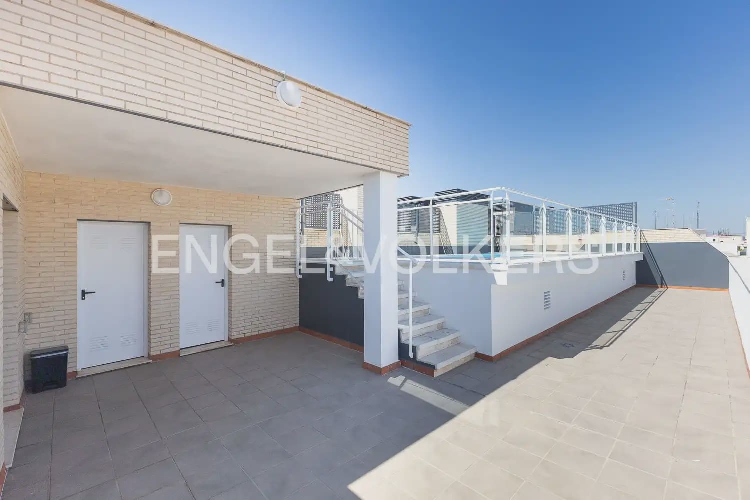 2 quarto Apartamento para arrendar em Valencia cidade com piscina - 2 000 € (Ref: 10120269)