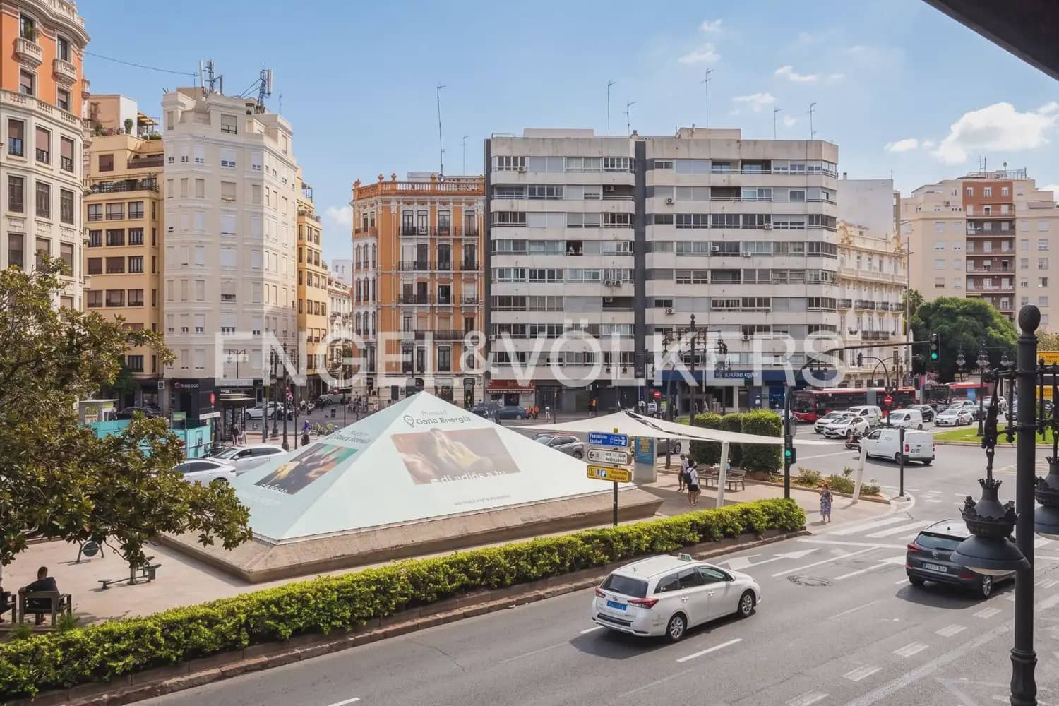 Piso de 4 habitaciones en València ciudad en venta con garaje - 575.000 € (Ref: 10120649)