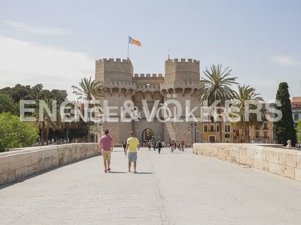 2 slaapkamer Flat te koop in Valencia stad - € 320.000 (Ref: 10120833)