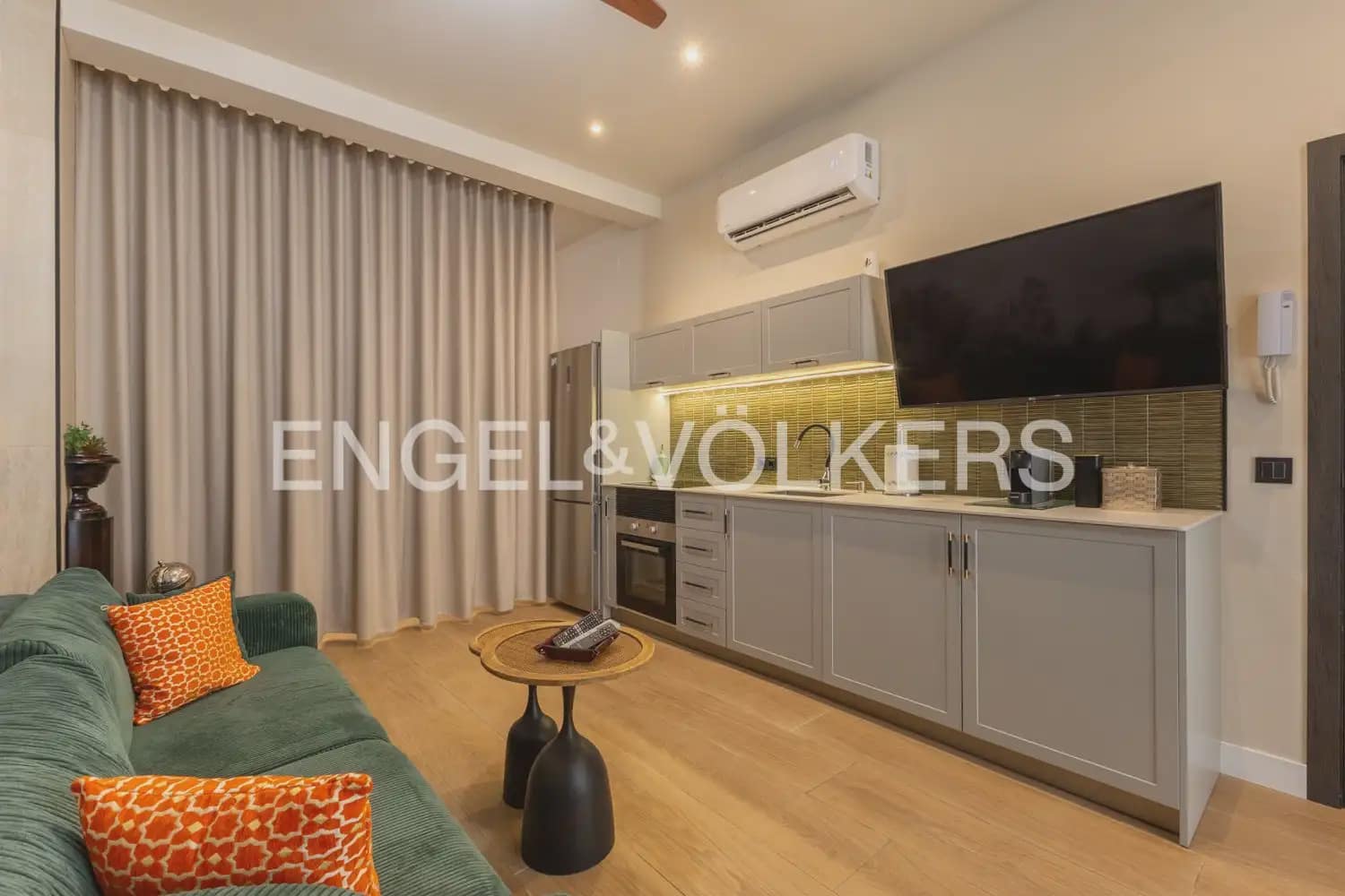 1 bedroom Flat for rent in Valencia city - € 1,300 (Ref: 10120834)