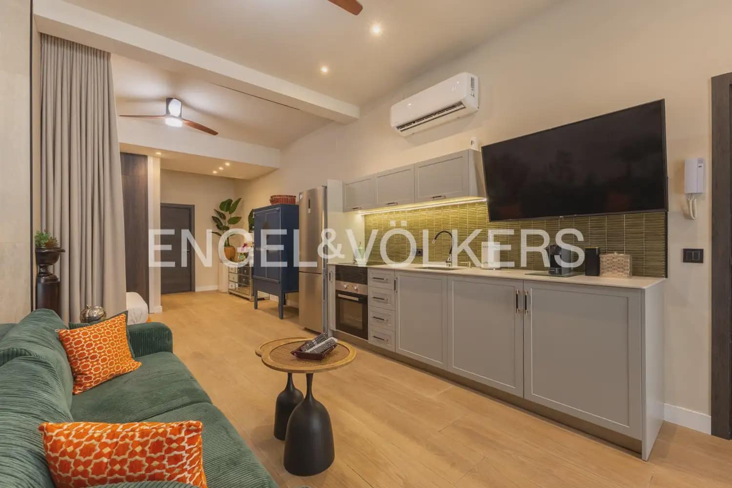 1 bedroom Flat for rent in Valencia city - € 1,300 (Ref: 10120834)