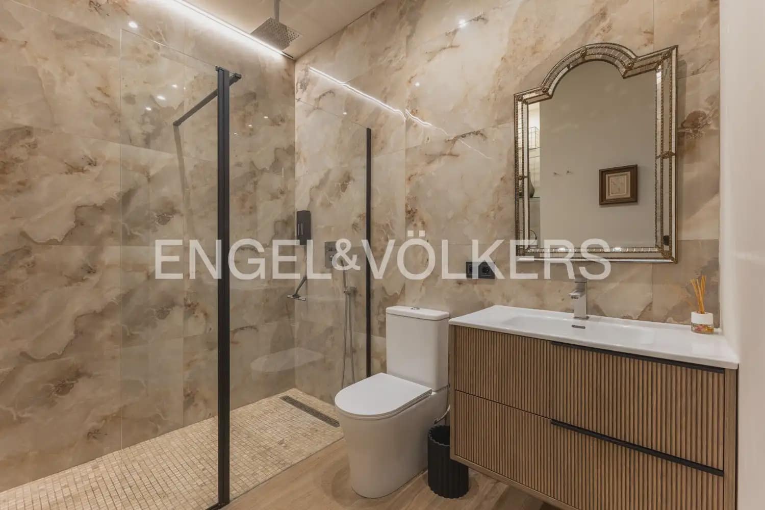 1 bedroom Flat for rent in Valencia city - € 1,300 (Ref: 10120834)