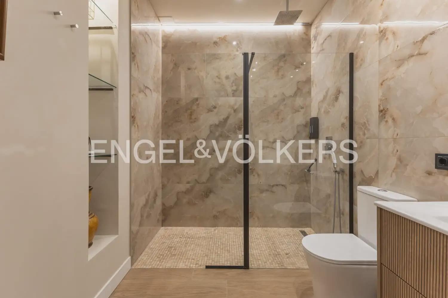 1 bedroom Flat for rent in Valencia city - € 1,300 (Ref: 10120834)