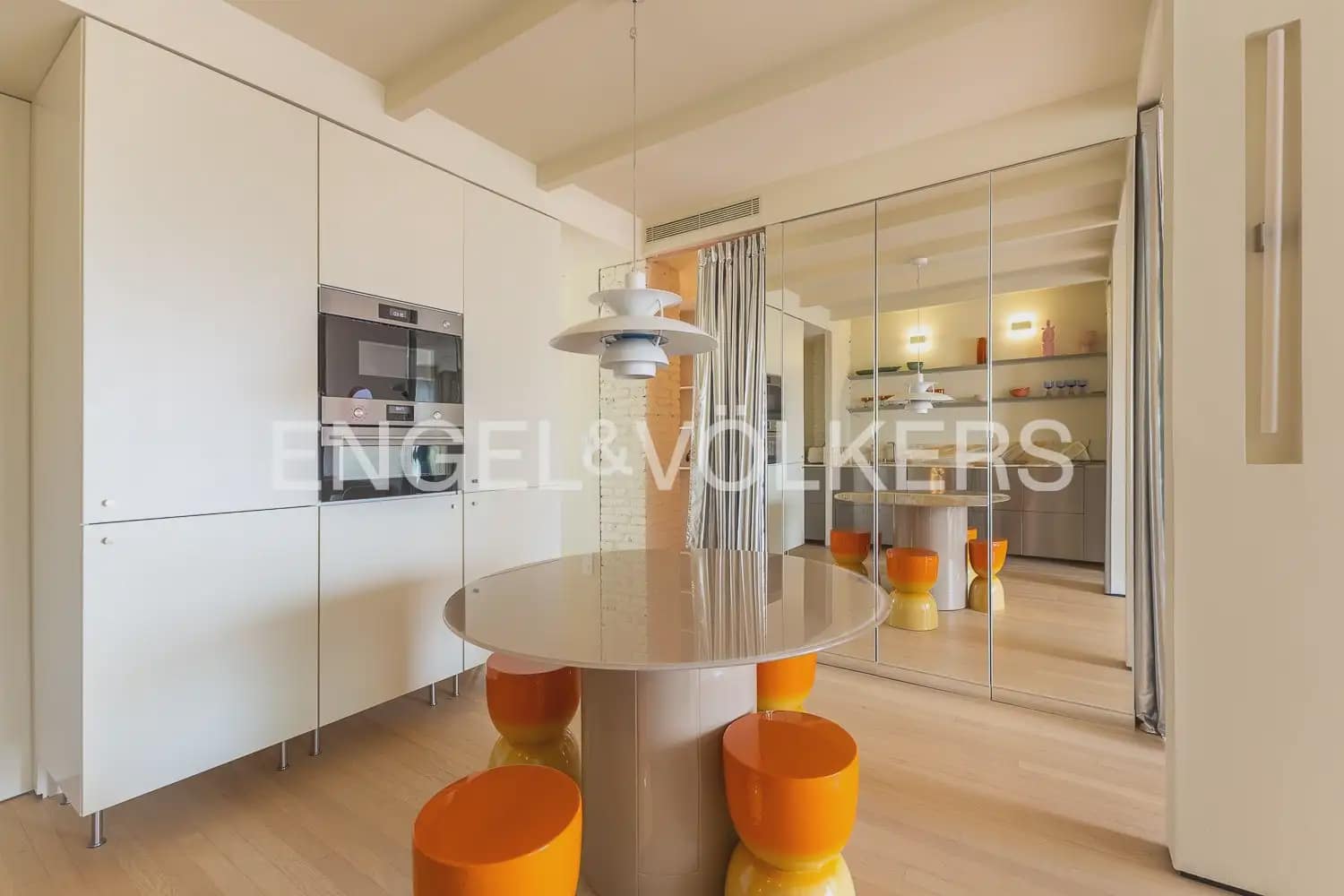 2 quarto Penthouse para arrendar em Valencia cidade - 2 400 € (Ref: 10124545)