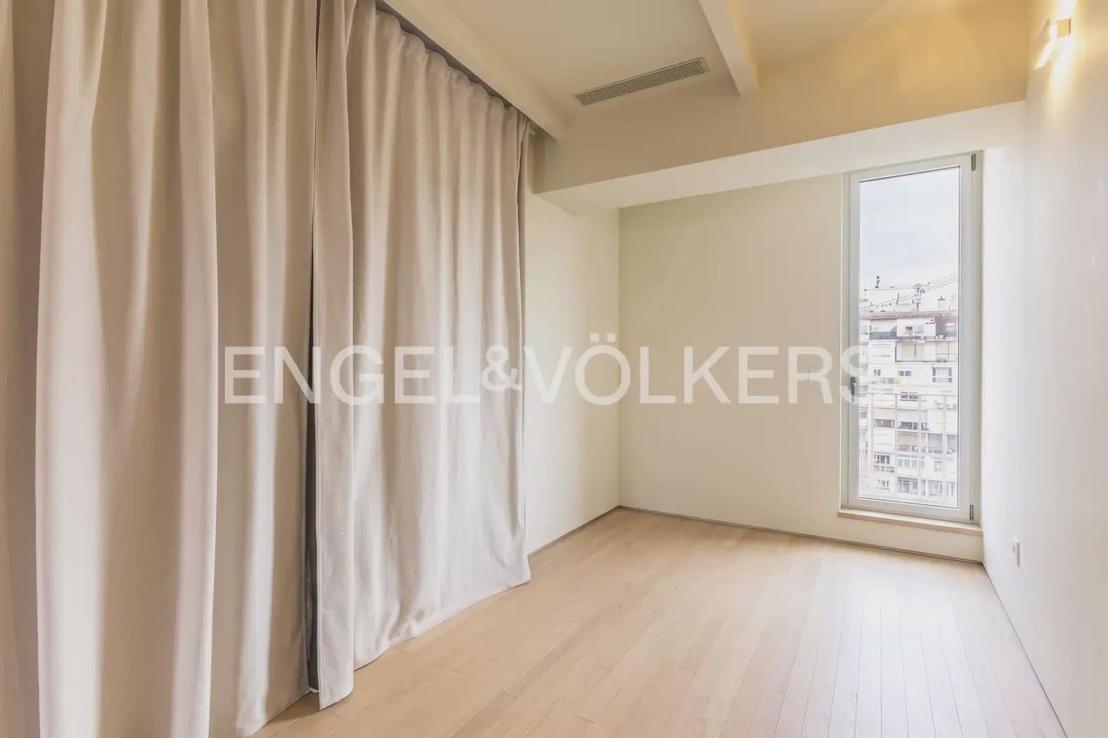 2 quarto Penthouse para arrendar em Valencia cidade - 2 400 € (Ref: 10124545)