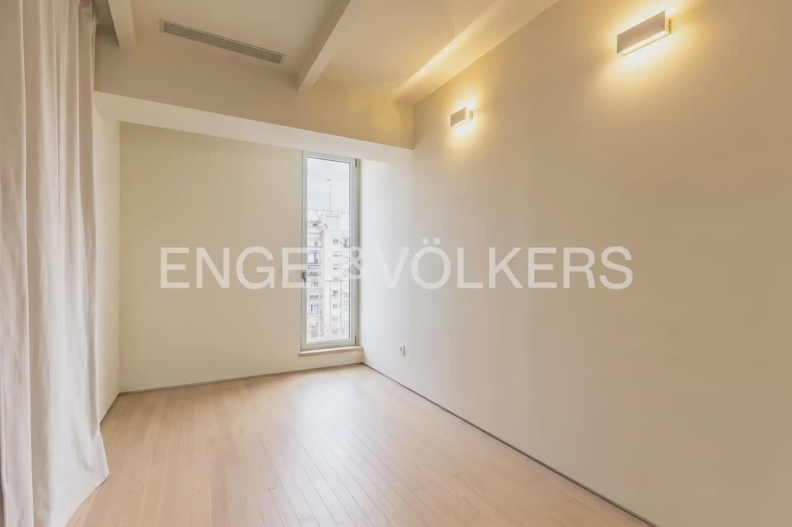 2 quarto Penthouse para arrendar em Valencia cidade - 2 400 € (Ref: 10124545)
