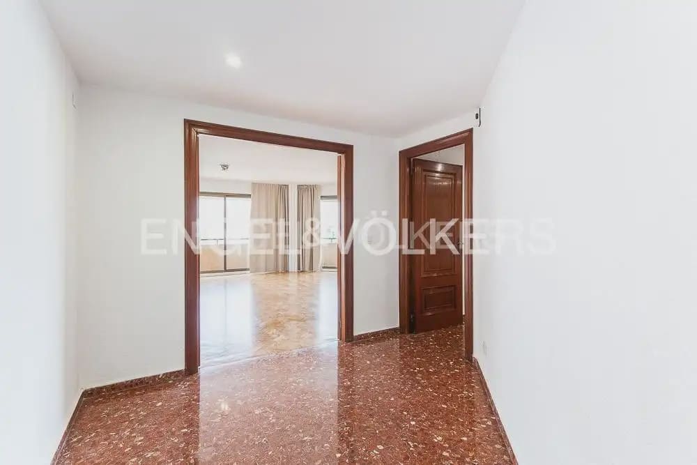 4 quarto Apartamento para arrendar em Valencia cidade com garagem - 2 200 € (Ref: 10124719)