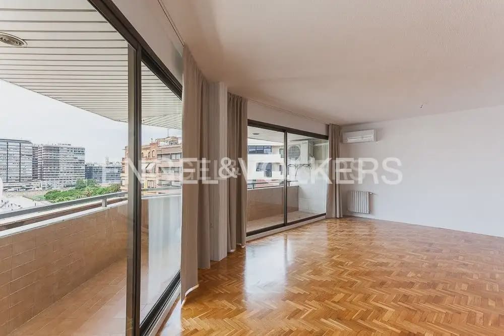 4 quarto Apartamento para arrendar em Valencia cidade com garagem - 2 200 € (Ref: 10124719)