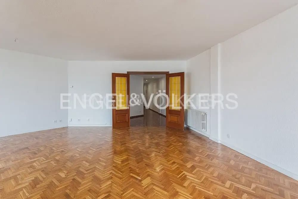 4 quarto Apartamento para arrendar em Valencia cidade com garagem - 2 200 € (Ref: 10124719)