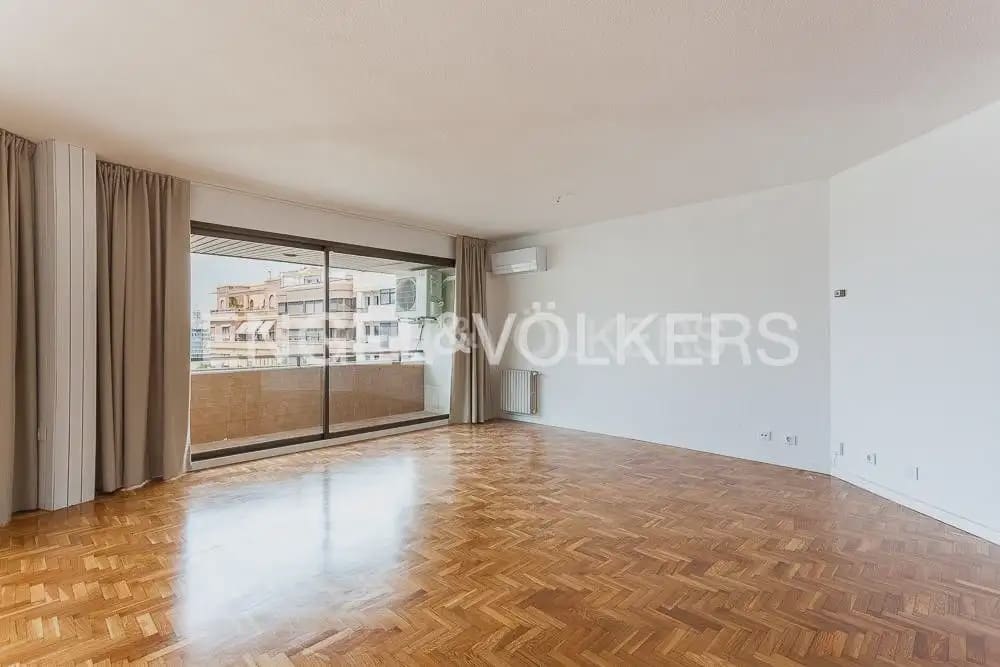 4 quarto Apartamento para arrendar em Valencia cidade com garagem - 2 200 € (Ref: 10124719)