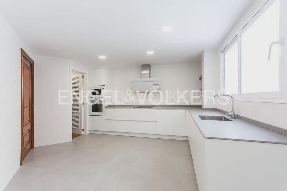 4 quarto Apartamento para arrendar em Valencia cidade com garagem - 2 200 € (Ref: 10124719)