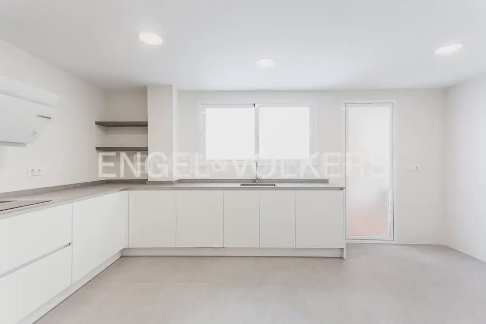 4 quarto Apartamento para arrendar em Valencia cidade com garagem - 2 200 € (Ref: 10124719)