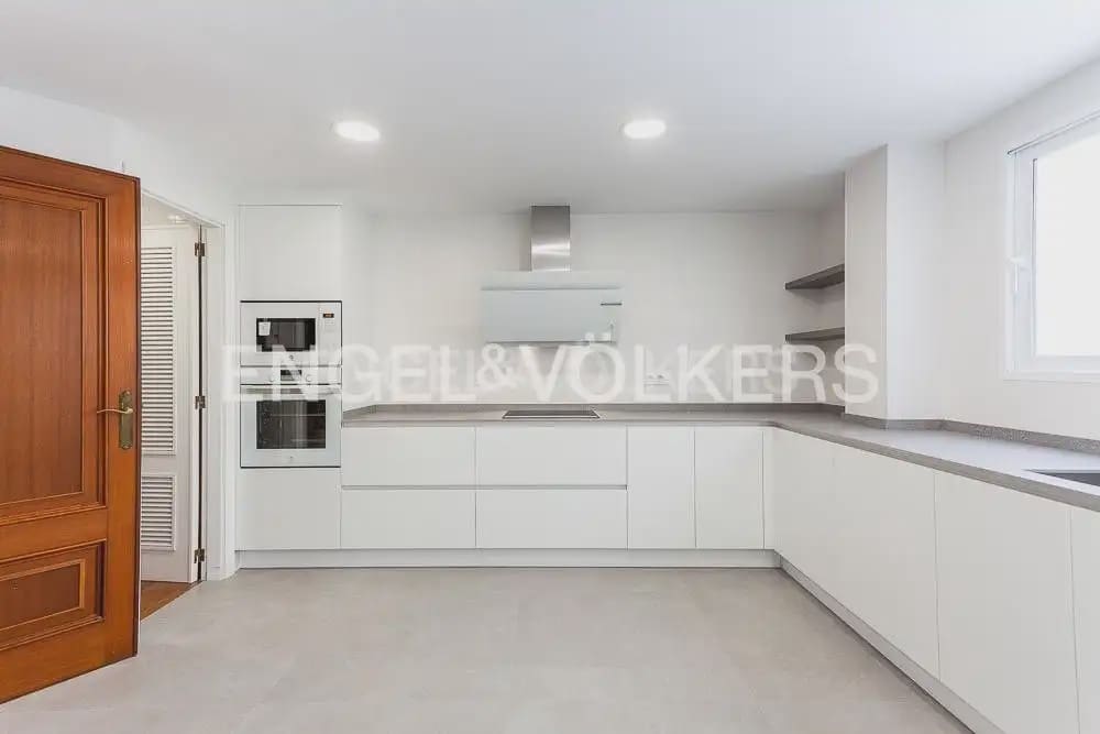 4 quarto Apartamento para arrendar em Valencia cidade com garagem - 2 200 € (Ref: 10124719)