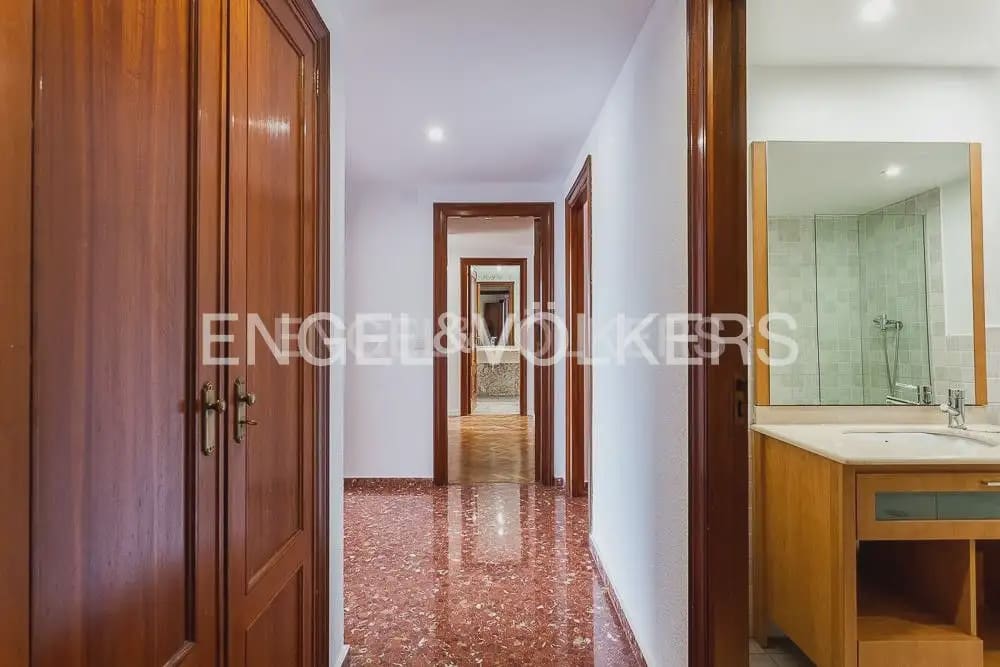 4 quarto Apartamento para arrendar em Valencia cidade com garagem - 2 200 € (Ref: 10124719)