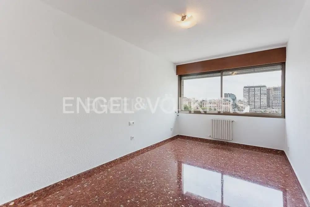 4 quarto Apartamento para arrendar em Valencia cidade com garagem - 2 200 € (Ref: 10124719)
