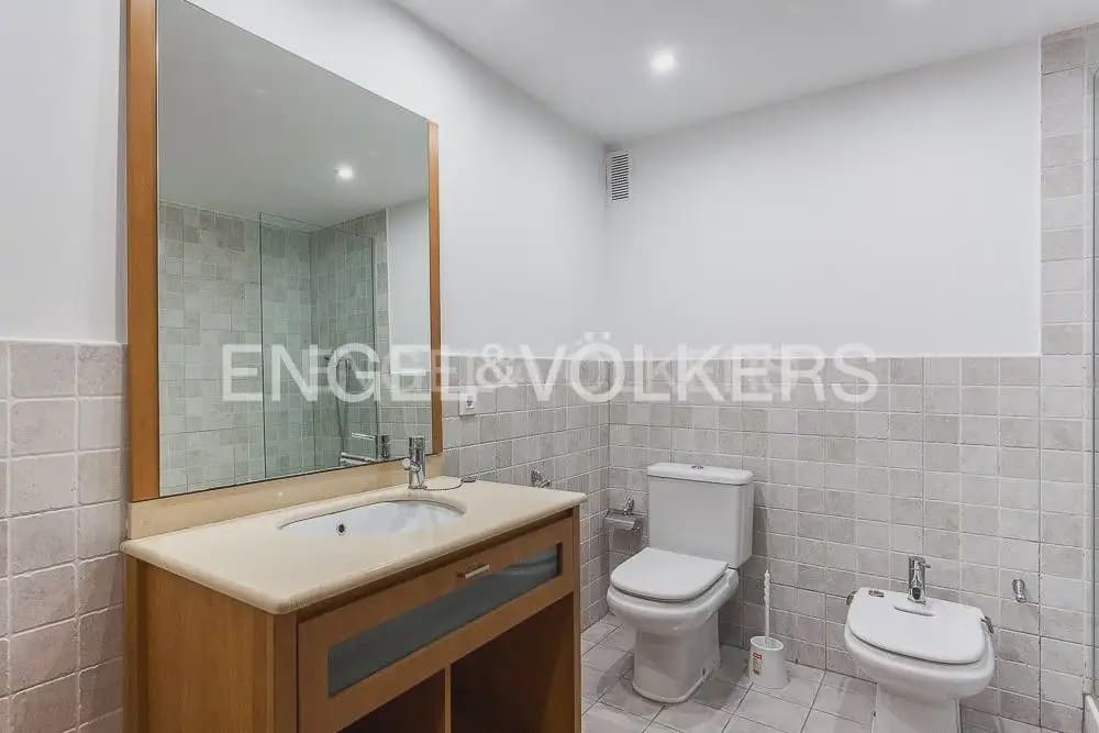 4 quarto Apartamento para arrendar em Valencia cidade com garagem - 2 200 € (Ref: 10124719)