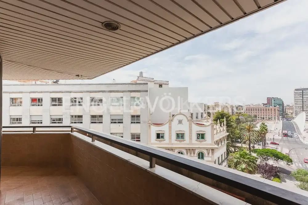 4 quarto Apartamento para arrendar em Valencia cidade com garagem - 2 200 € (Ref: 10124719)
