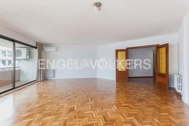 4 quarto Apartamento para arrendar em Exposicio, Valência cidade com garagem - 2 200 € (Ref: 10124719)