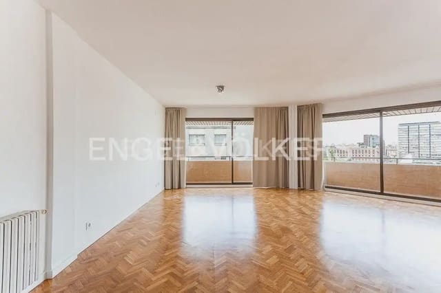 4 quarto Apartamento para arrendar em Exposicio, Valência cidade com garagem - 2 200 € (Ref: 10124719)