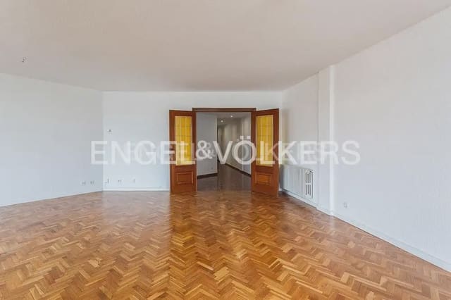 4 quarto Apartamento para arrendar em Exposicio, Valência cidade com garagem - 2 200 € (Ref: 10124719)