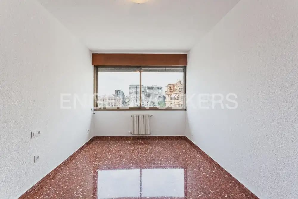 4 quarto Apartamento para arrendar em Valencia cidade com garagem - 2 200 € (Ref: 10124719)