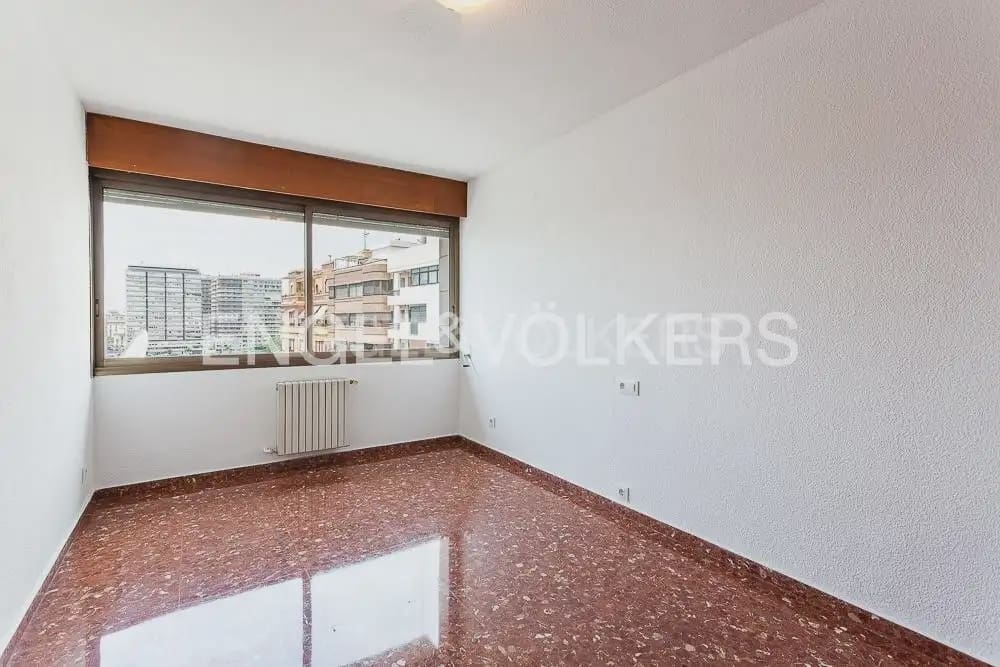 4 quarto Apartamento para arrendar em Valencia cidade com garagem - 2 200 € (Ref: 10124719)