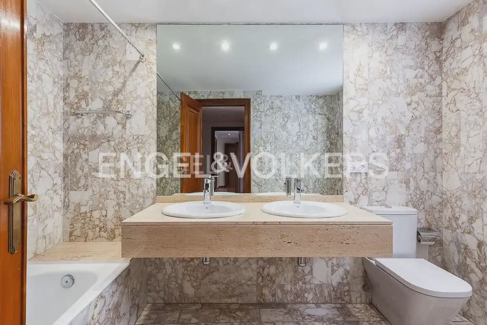 4 quarto Apartamento para arrendar em Valencia cidade com garagem - 2 200 € (Ref: 10124719)