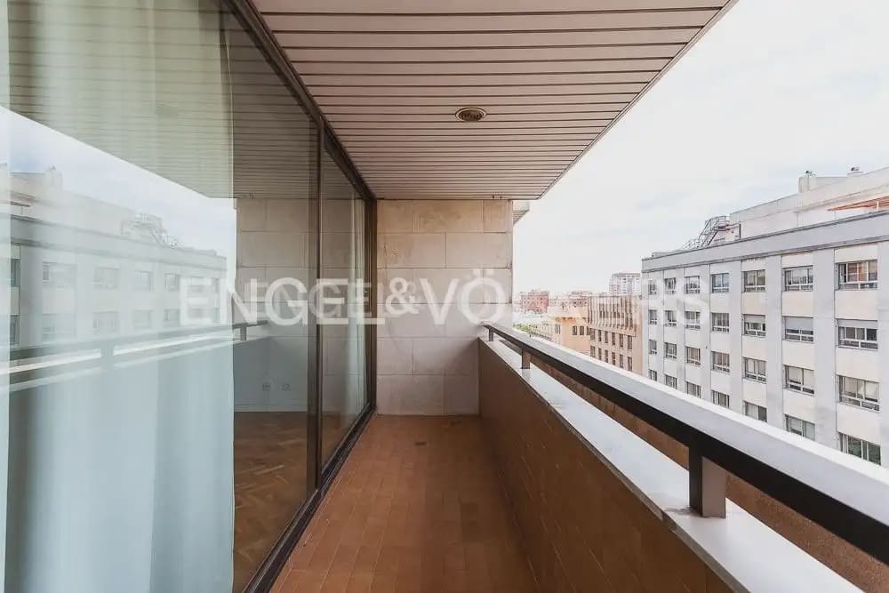 4 quarto Apartamento para arrendar em Valencia cidade com garagem - 2 200 € (Ref: 10124719)
