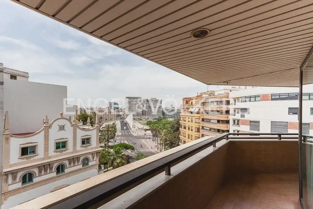4 quarto Apartamento para arrendar em Valencia cidade com garagem - 2 200 € (Ref: 10124719)