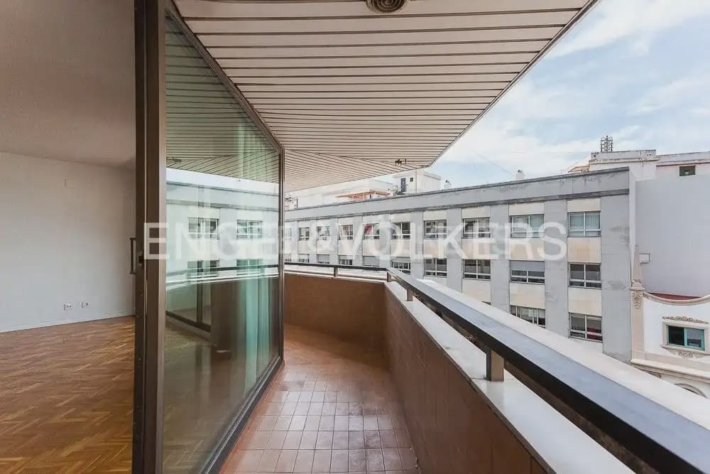 4 quarto Apartamento para arrendar em Valencia cidade com garagem - 2 200 € (Ref: 10124719)