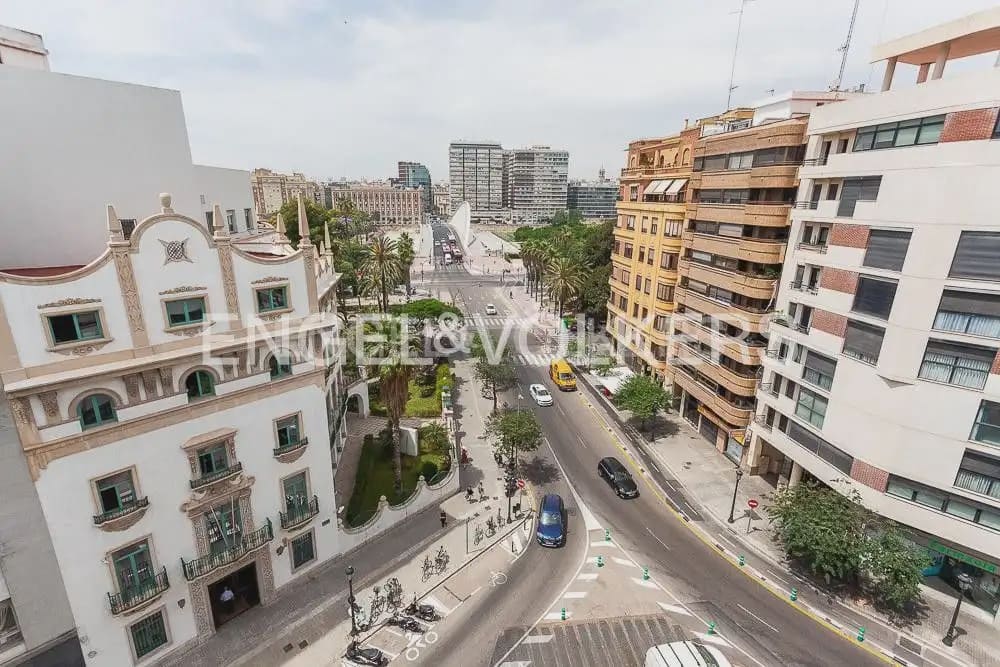 4 quarto Apartamento para arrendar em Valencia cidade com garagem - 2 200 € (Ref: 10124719)