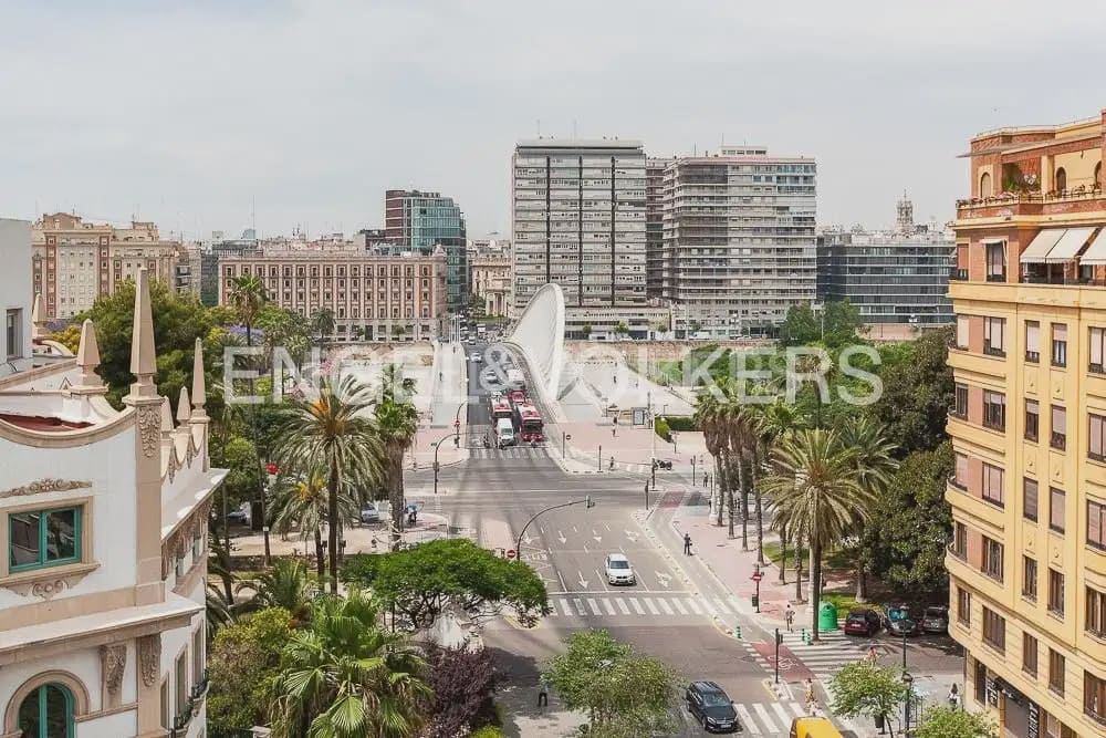 4 quarto Apartamento para arrendar em Valencia cidade com garagem - 2 200 € (Ref: 10124719)