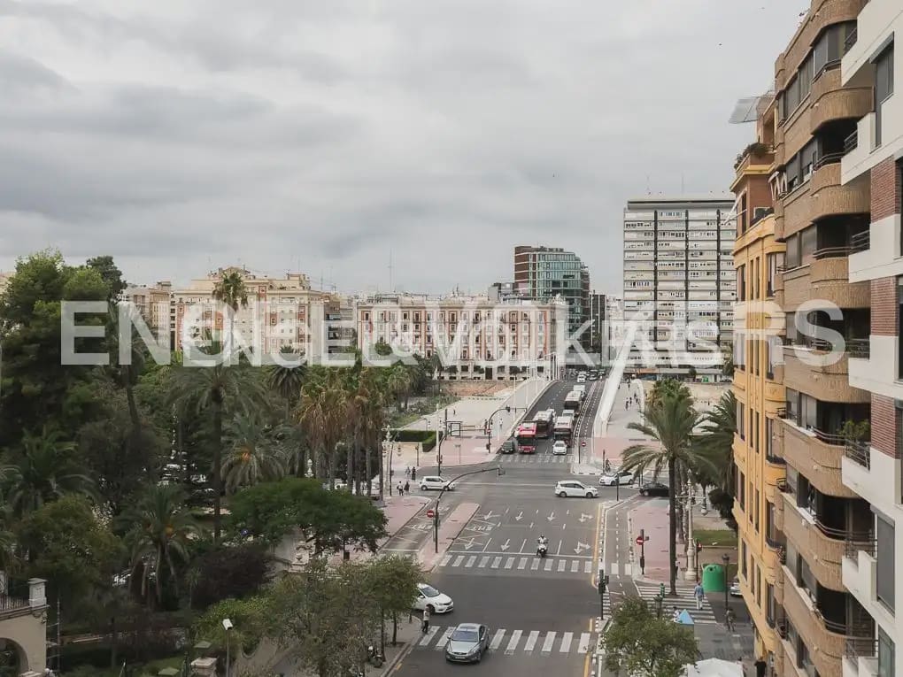 4 quarto Apartamento para arrendar em Valencia cidade com garagem - 2 200 € (Ref: 10124719)
