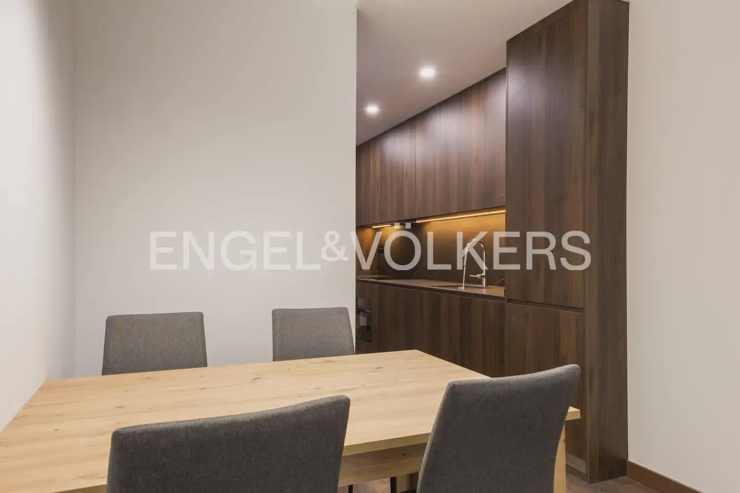 1 quarto Apartamento para arrendar em Valencia cidade - 1 300 € (Ref: 10124721)