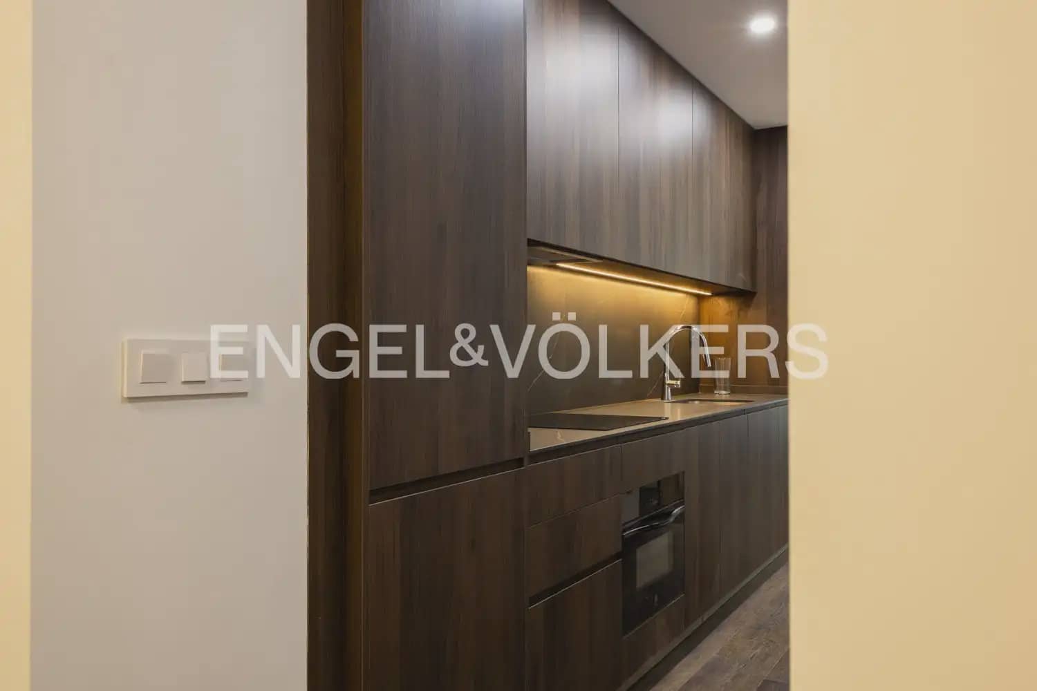 1 quarto Apartamento para arrendar em Valencia cidade - 1 300 € (Ref: 10124721)