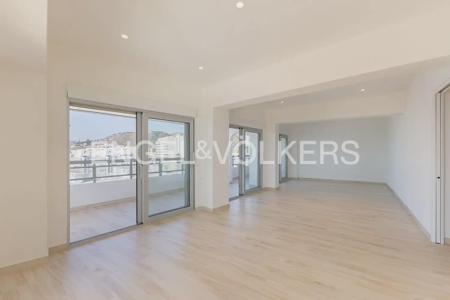 4 bedroom Flat for sale in Cullera with pool garage - € 1,050,000 (Ref: 10124723)