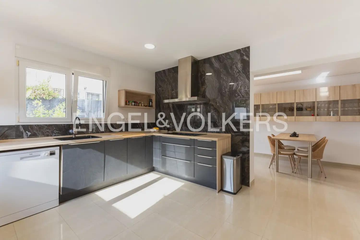 5 bedroom Villa for sale in Alcala de Xivert with pool garage - € 820,000 (Ref: 10124891)